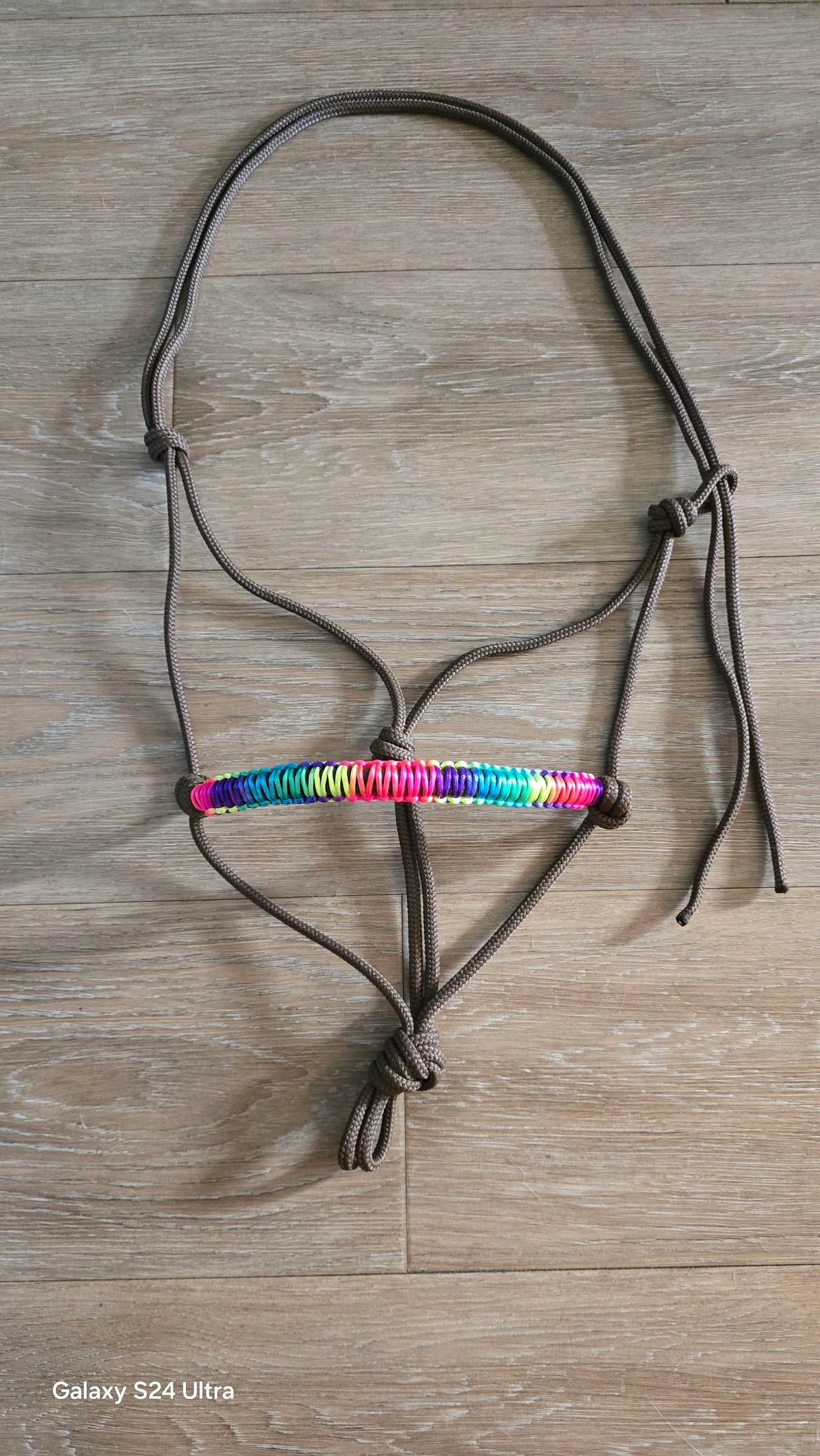 Licol en corde avec muserolle nouée aux couleurs arc-en-ciel – photo 6